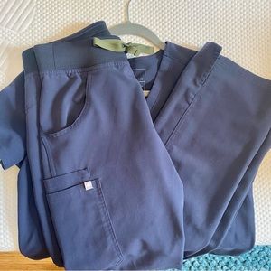Catarina One-Pocket scrub top & Kade Cargo scrub pant